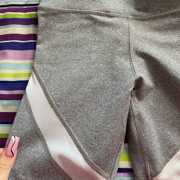 Aerie Grey & White Leggings - Picture 3 of 6